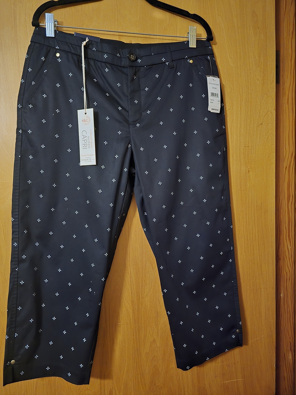 Lightweight Navy Printed Capri Pants - Comfortable Stretch